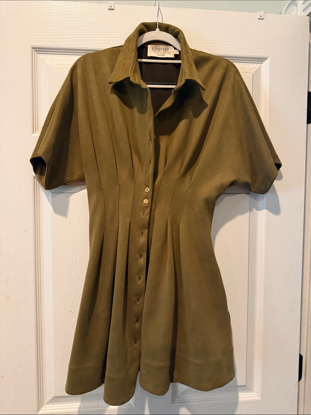 Exquisite Olive Green Button-Front Tunic Top